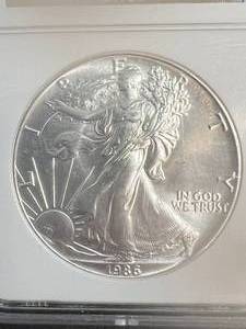 lot 02 image: 1986 AMERICAN SILVER EAGLE NGC MS69