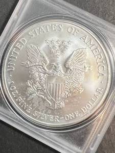 lot 15 image: 2002 AMERICAN SILVER EAGLE 1 TROY OZ .999 FINE SILVER UNC IN CASE