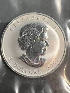 lot 30 image: 1 TROY OZ .9999 FINE SILVER 2007 CANADIAN MAPLE LEAF SEALED