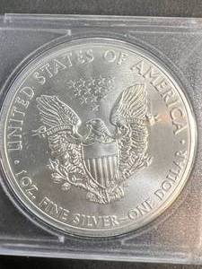 lot 38 image: 2015 AMERICAN SILVER EAGLE 1 TROY OZ .999 FINE SILVER UNC IN CASE