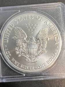 lot 45 image: 2016 AMERICAN SILVER EAGLE 1 TROY OZ .999 FINE SILVER UNC IN CASE