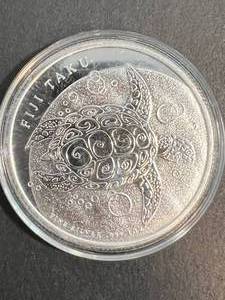 lot 51 image: 1 TROY OZ .999 FINE SILVER 2011 FIJI ROUND IN AIRTITE
