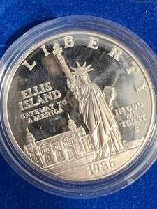 lot 75 image: 1986 US LIBERTY 2 COIN COMMEM SET