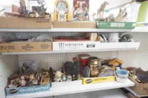 lot 2 image: Home Decor
