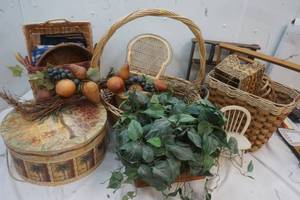 lot 8 image: Wicker Baskets & More