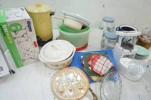 lot 11 image: Kitchenware