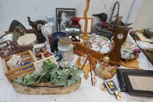 lot 12 image: Home Decor