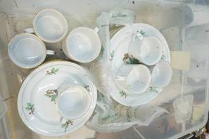 lot 15 image: Kitchenware