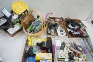 lot 17 image: Hardwarehousehold supplies