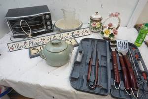 lot 19 image: Home decor and other