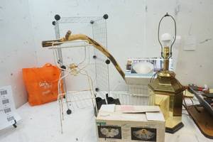 lot 22 image: Lighting & Wire Racks, Lamp, Exterior Lighting