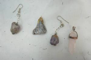 lot 62 image: Stone Jewelry