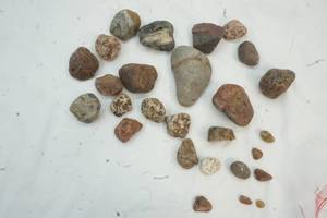 lot 65 image: Assortment of Rocks