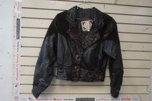 lot 75 image: Women Clothing