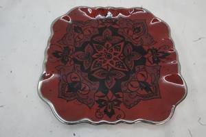 lot 91 image: Tracy Porter Red Plate