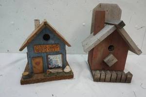 lot 94 image: 2 Bird House