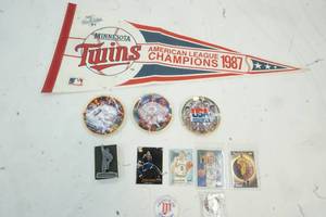 lot 113 image: Sports Memorabilia