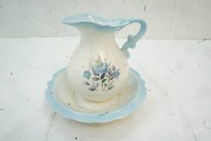 lot 116 image: Vintage Wash Basin