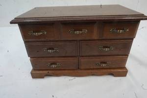 lot 147 image: Jewelry Box With Contents
