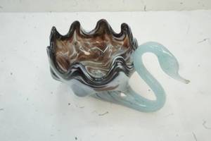 lot 157 image: Vintage Glass Swan