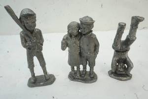 lot 174 image: 3 Pewter Figures