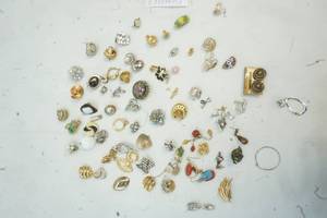 lot 178 image: Variety of Single Earrings