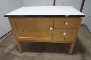 lot 212 image: Vintage Kitchen Cabinet