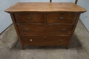 lot 216 image: Vintage Dresser