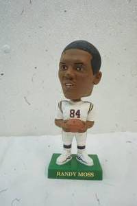 lot 235 image: Bobble Head Viking Randy Moss #84