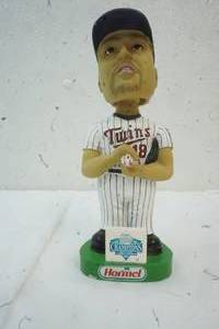 lot 236 image: Bobble Head Twins Guardado #18 (Hormel)