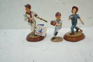 lot 238 image: 3-Americas Pastime Baseball Figures