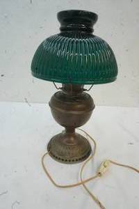 lot 258 image: Vintage Lamp