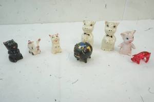 lot 262 image: Variety of Vintage Pigs