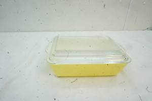 lot 265 image: Yellow Pyrex Baking Dish with Cover