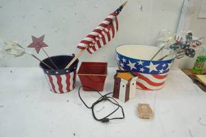 lot 273 image: Variety of Patriotic Decor