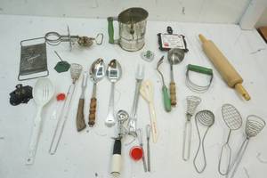 lot 305 image: VintageCookware