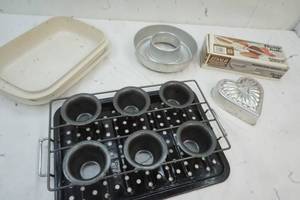 lot 306 image: Cookware