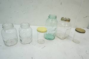 lot 313 image: Variety of Vintage Jars with coverswithout covers