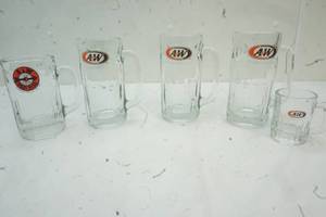 lot 342 image: A&W Mugs