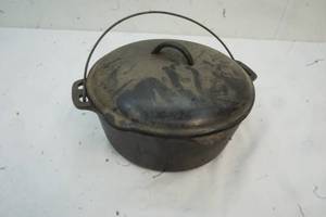 lot 344 image: Cast Iron Dutch Oven