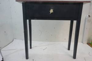 lot 349 image: Patriot Table