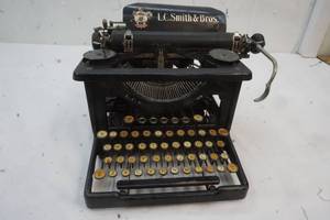 lot 371 image: Vintage L.C. Smith & Brother Typewriter