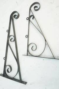 lot 421 image: 2-Black OutsideIndoor Brackets