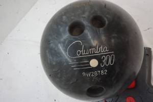 lot 446 image: Columbia Bowling Ball 300