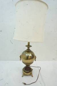 lot 451 image: Vintage Table Lamp