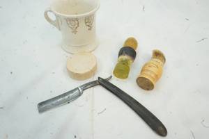 lot 459 image: Vintage Man Care Kit