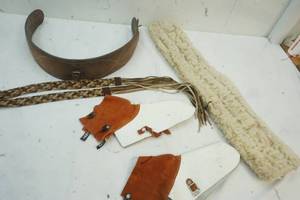 lot 472 image: 2-Horse Girth Belt, leather shoe covers, Belt