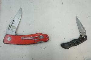 lot 474 image: 2 pocket knives