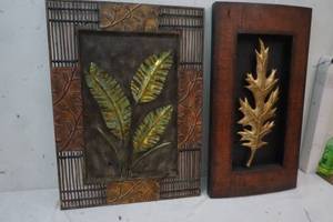 lot 476 image: 2- Leaf Art Decor