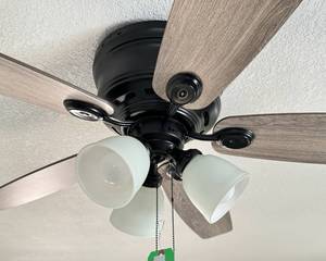 lot 186 image: Hunter Ceiling Fan